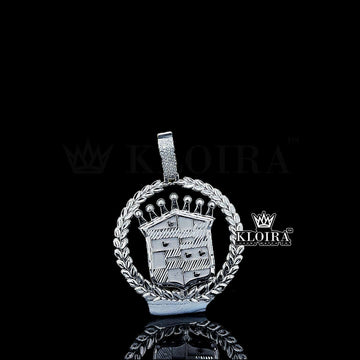 Majestic Laurel Pendant Front