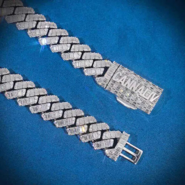 18mm Emerald Moissanite Cuban Link Chain GoldenTide in 14K White Gold Closeup Clasp View