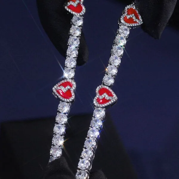 5mm Round Moissanite Tennis Chain Heartlink in 14K White Gold Closeup