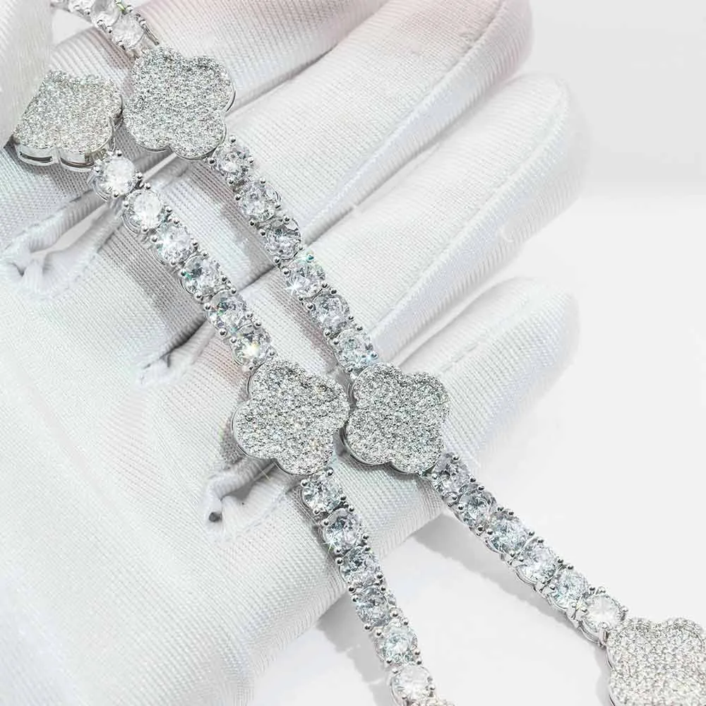5mm Round Moissanite Tennis Chain LuxeClover in 14K White Closeup Middle