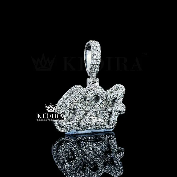 627 Luxe Icon Pendant Closeup Right