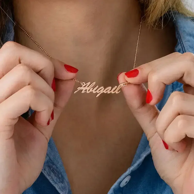 Custom Classic Name Pendant Necklace in 14K Gold