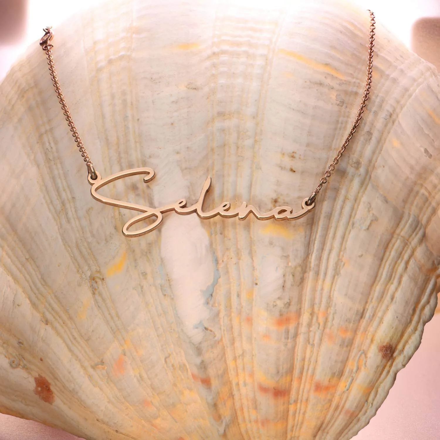 Custom Name Pendant Necklace in 14K Gold