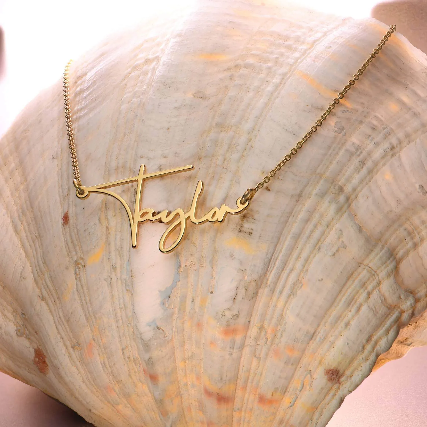 Custom Name Pendant Necklace in 14K Gold