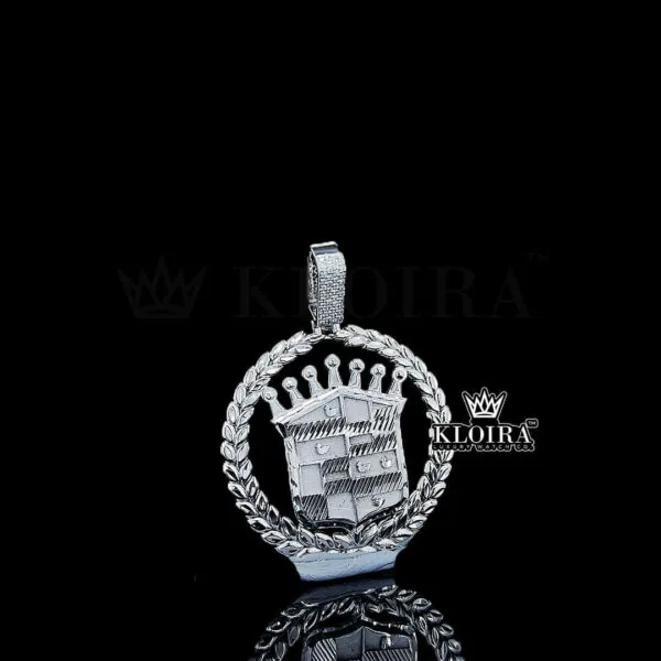 Majestic Laurel Pendant Closeup Right