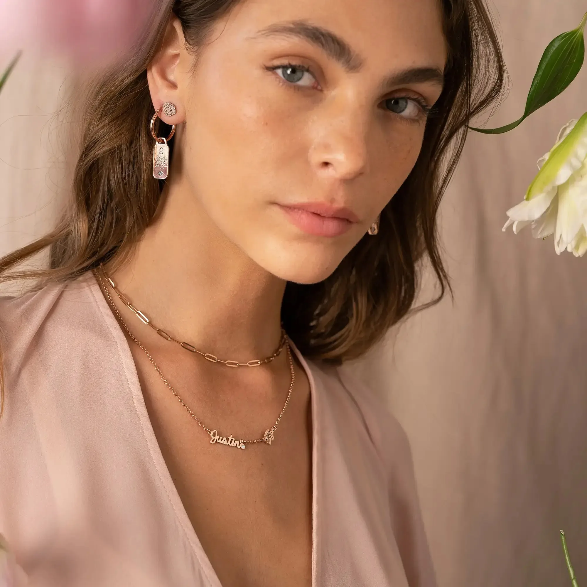 Personalized Stylish Name Pendant Necklace in 14K Gold